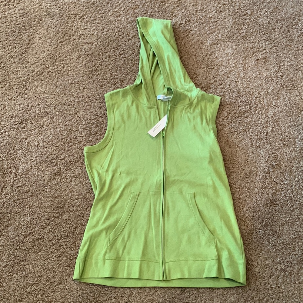 NWT sleeveless hooded top